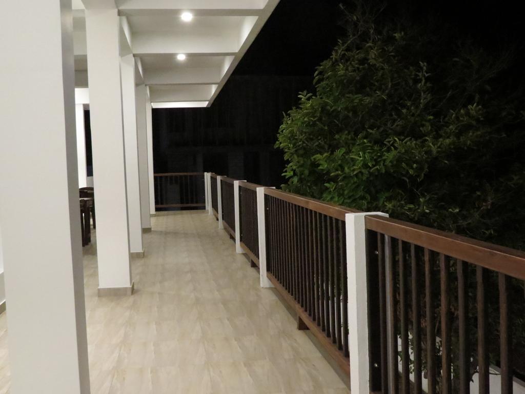 Sailors Mirissa Hotel Exterior photo
